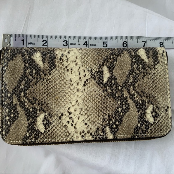 INDIGO NWOT Snakeskin Faux Leather Wallet, Brown & Cream - Picture 5 of 6